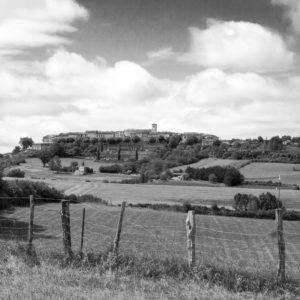 Le Village ciel de coton – Castelnau de Montmiral (Tarn) 40x60cm